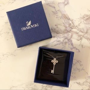💎 Swarovski Key Necklace